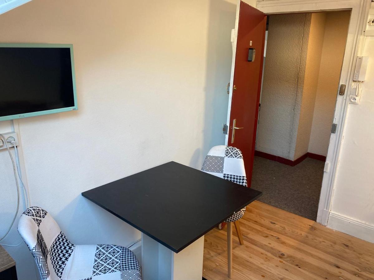 Les Studios Meubles De L'Avenue Bouloumie Vittel Εξωτερικό φωτογραφία
